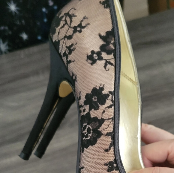 Lace Pumps - Picture 5 of 9